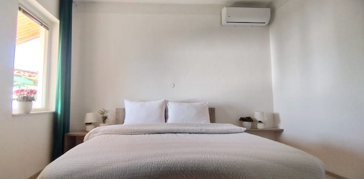 חדר שינה מרווח עם מיזוג אוויר (14 מ"ר)