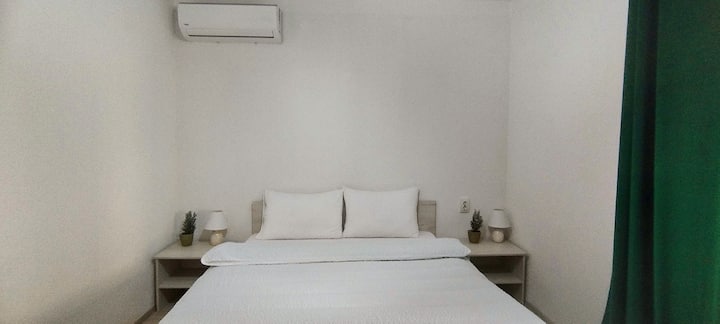 חדר שינה מרווח עם מיזוג אוויר (12 מ"ר)