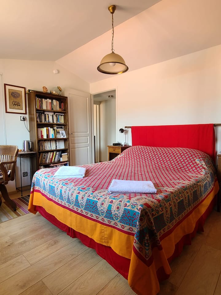 Chambre Et Sa Salle De Bains - La Rochelle