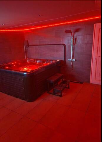 Short Stops & hot tub gallery image 4