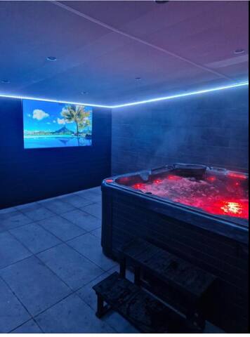 Short Stops & hot tub gallery image 3