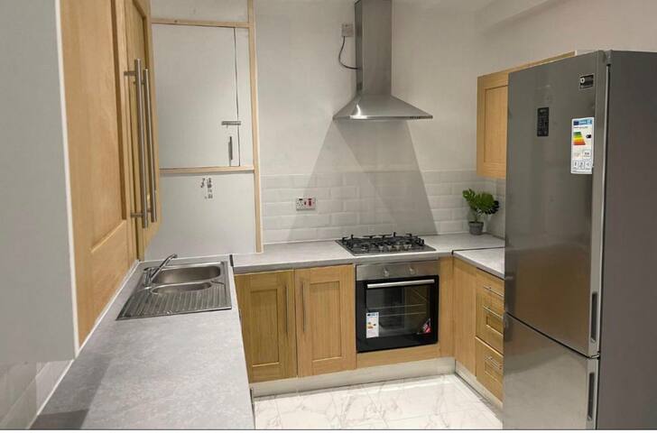 Short Stops & hot tub gallery image 2