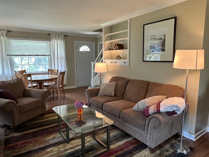 Beautiful Cape Cod In Allentown, Nj - Discovery Bay, Millstone