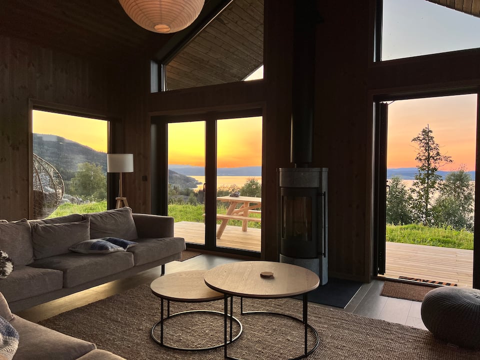 A design lodge above a Norwegian fjord, Vikersund, Buskerud, Norway, photo 5 of 10