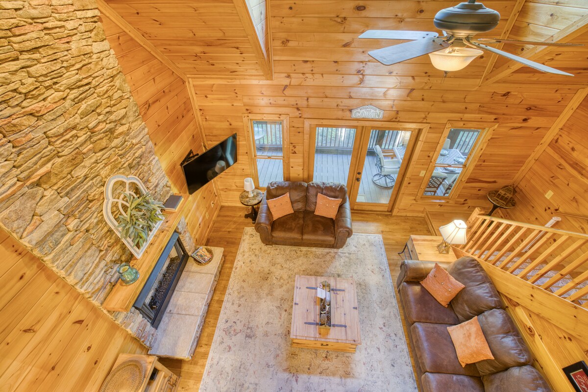 Top performing Airbnb: 3 King Beds | Hot Tub | Game Room | Creekside in Gilmer
