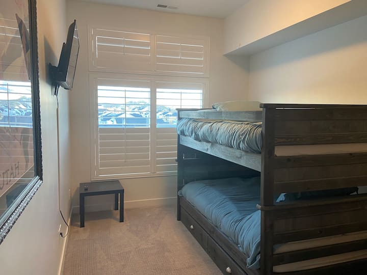 Double over double bunk bed, twin trundle, walk-in closet, smart TV and en-suite bathroom. 