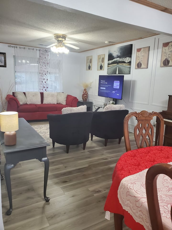Entire Home | 2 Bedrooms | 2 Queen Beds | 4 Guests - Edmond, OK