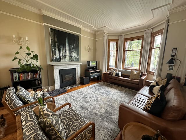 Dec/Jan: Tamboerskloof Family Home