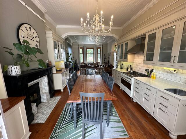 Dec/Jan: Tamboerskloof Family Home gallery image 5