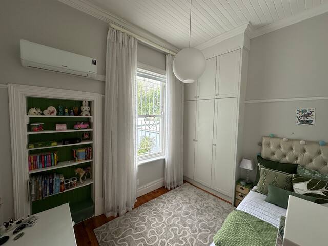 Dec/Jan: Tamboerskloof Family Home gallery image 4