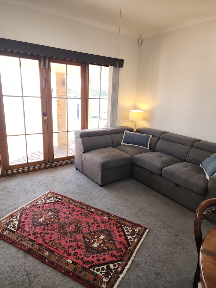 Peel Inlet ‘Pelican’ Holiday Apartment - Mandurah