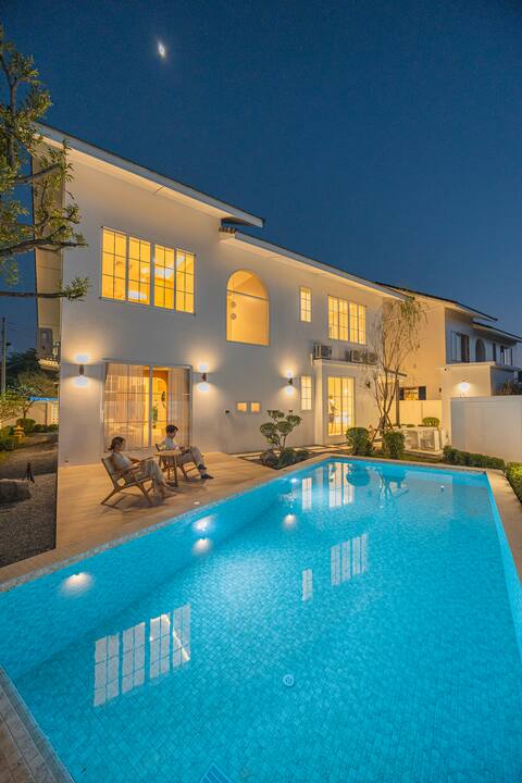 1 ⁕ 4 bedroom pool villa in️ Chiang Mai city close to the airport