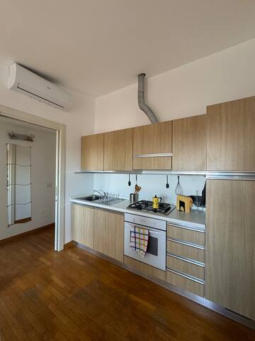 Milano Isola- Ampio Attico con terrazzo gallery image 3