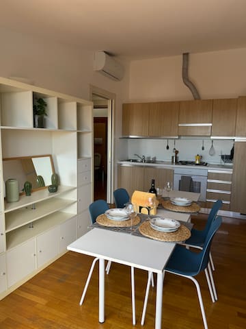 Milano Isola- Ampio Attico con terrazzo gallery image 4