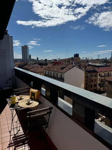 Milano Isola- Ampio Attico con terrazzo gallery image 2