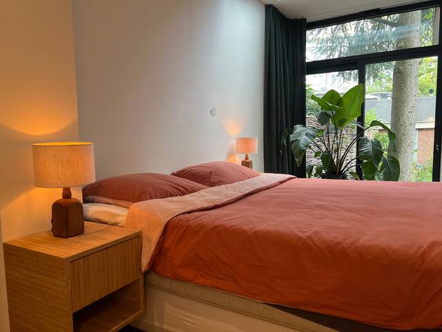 Stylish & Light-Filled Apartment gallery image 5