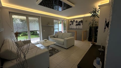 Popular Airbnb listing: Large, modern 2.5 rooms Apartment garden + terrace in München