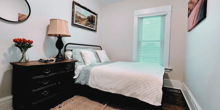 ห้องนอน #3 - เตียงคู่ที่สะดวกสบาย (ชั้น 2)