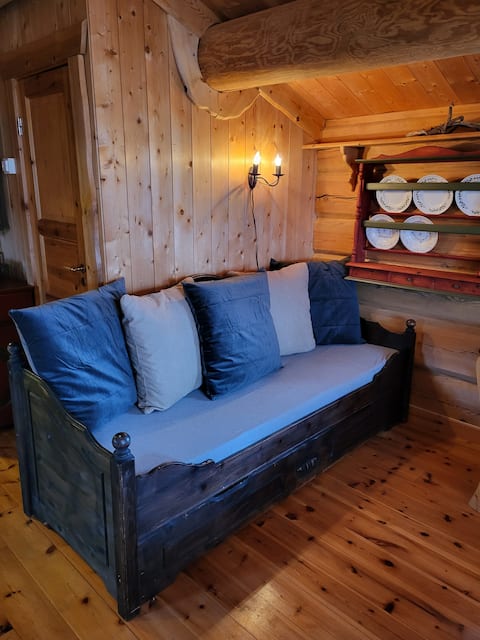 Top performing Airbnb: Tømmerbui at Tyinstølen | Authentic log cabin in Vang