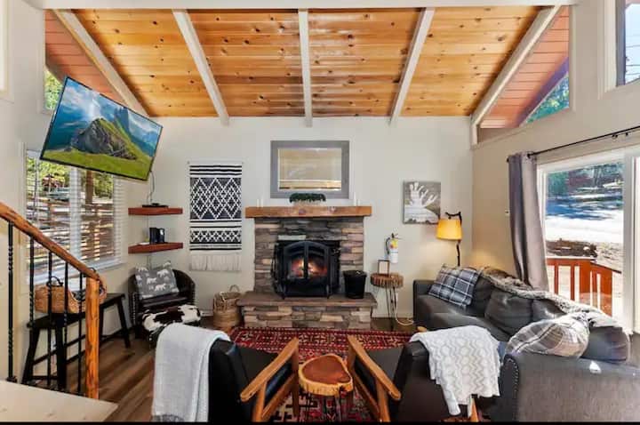 So Woodsy Cabin-spa | Ev Charger | Near Slopes - Big Bear Lake, CA