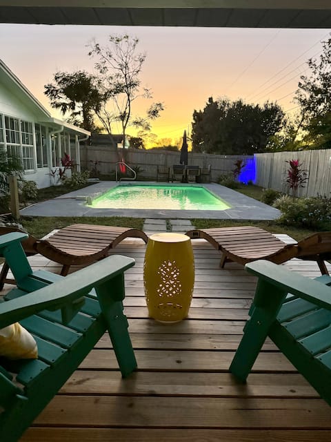 Pool/Garage/Games/10 min drive to Bucees/Beaches