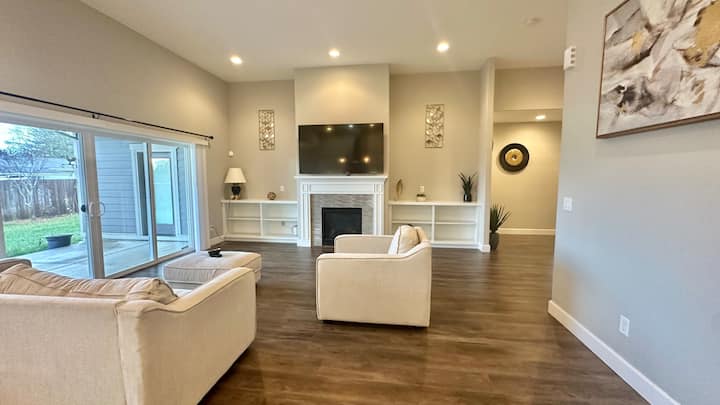 Modern Cozy 3br Single Family - Oregon City, OR