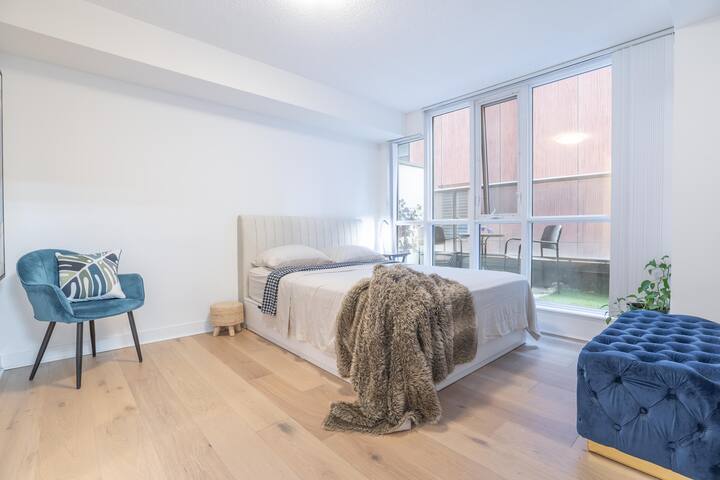 Gorgeous & Central Gem ~ Close to Everything ~ Pkg gallery image 3