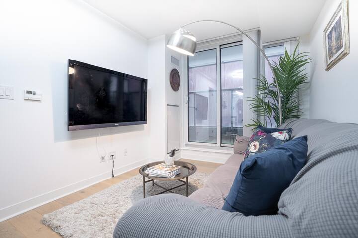 Gorgeous & Central Gem ~ Close to Everything ~ Pkg