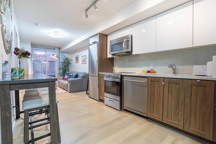 Gorgeous & Central Gem ~ Close to Everything ~ Pkg gallery image 5