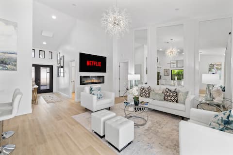 Top Airbnb: Lakefront Oasis with Salt Water Pool in Berkshire Lakes