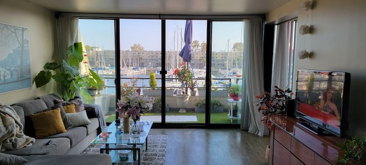 Uplifting Water Front Unit - Marina del Rey, CA
