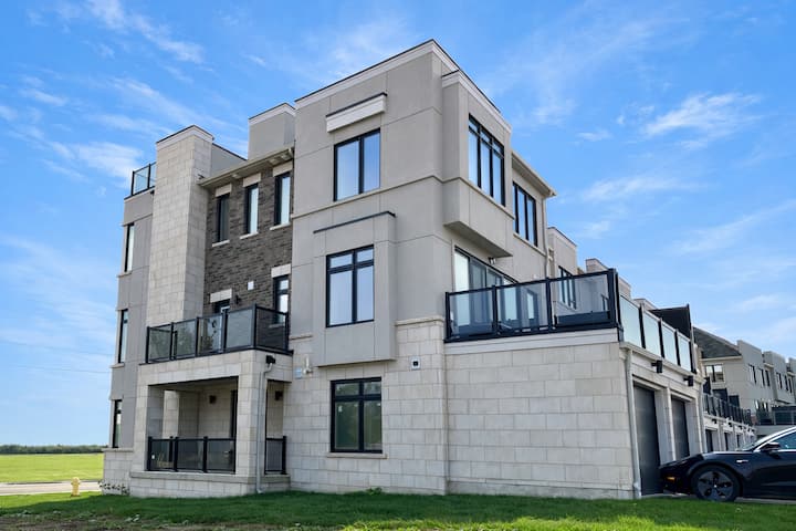 Luxury Lakeview Home | Rooftop Terrace | Sleeps 10 - Newcastle