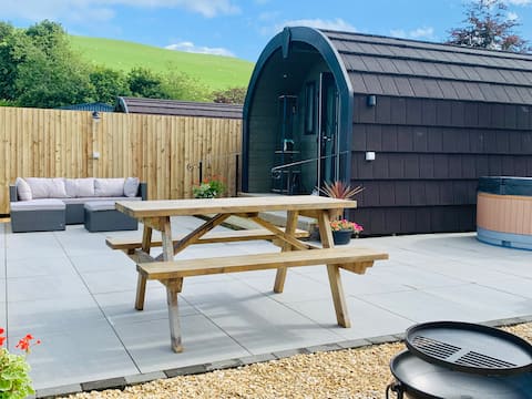 CwmCwtch Den luxury pod with hot tub