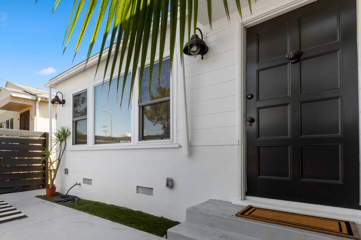 Venice Beach Jewel Box gallery image 2