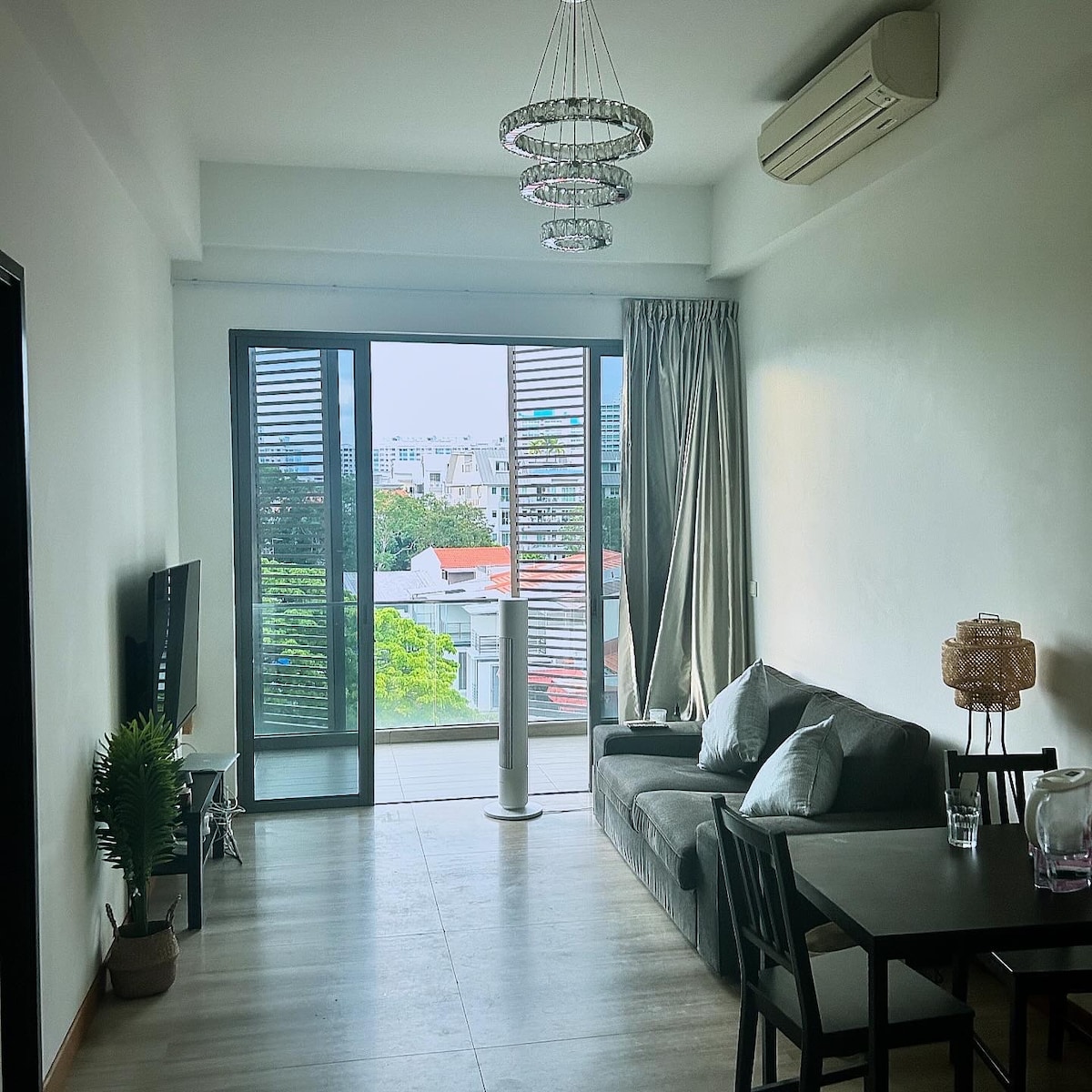 Curated visual reference: Visual Reference: Singapore Apartment Holiday Rentals