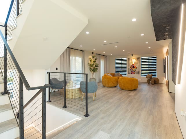 Sherman Oaks Gateway!