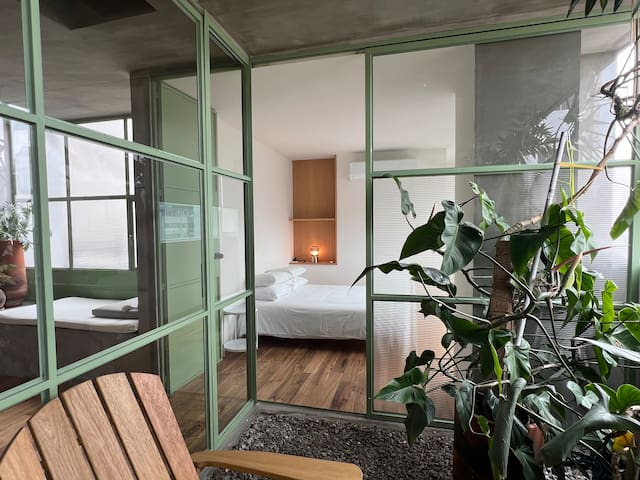 xolo stays / Design two Bedrooms PH with AC