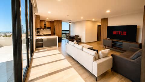 Luxury PH 3 Bedroom | Parque Fundidora | 9 guests