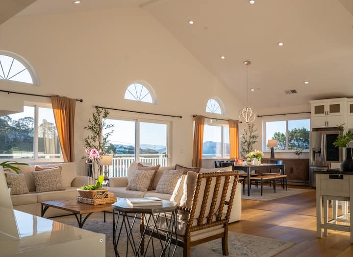 Luxury Carmel | View | 15 Guests | 9 Parking | Ev - Carmel-by-the-Sea, CA