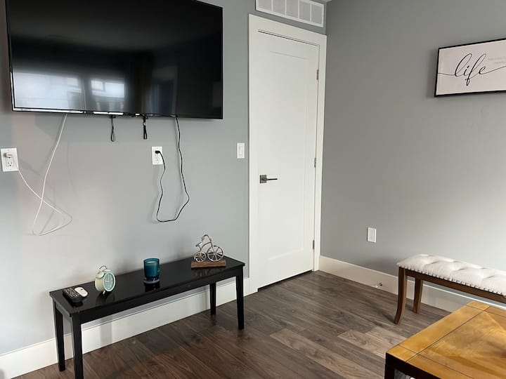 Two Bedroom Private Suite, 10 Min Downtown - Halifax