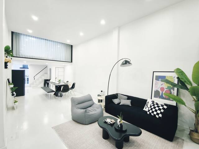 预订4天送接机/Central Park旁/Silom市中心/bts&mrt步行2分钟/可住11人 gallery image 2