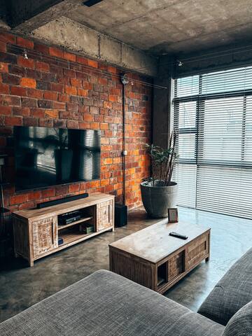 City Gem with Breathtaking Table Mountain Views gallery image 5