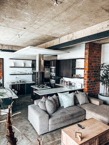 City Gem with Breathtaking Table Mountain Views