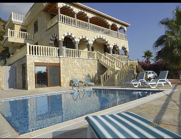 Dream villa with pool on the beach