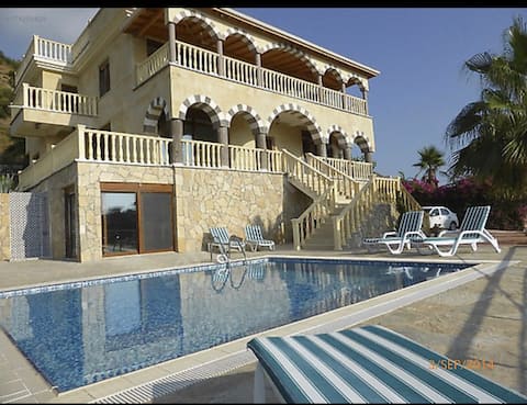 Dream villa with pool on the beach