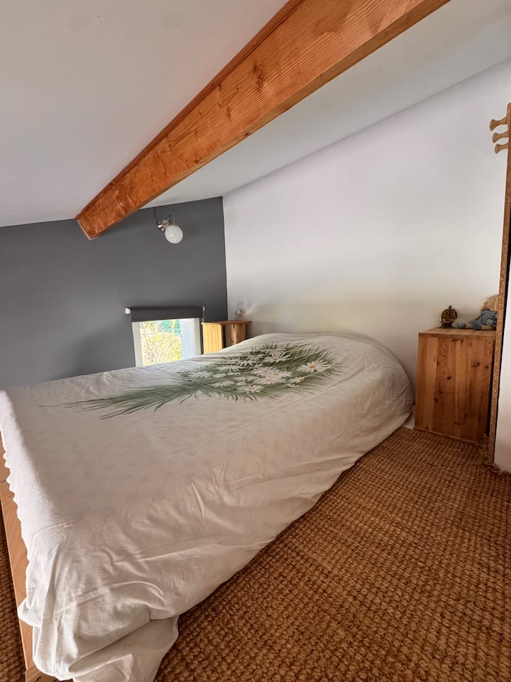 חדר קומת ביניים 