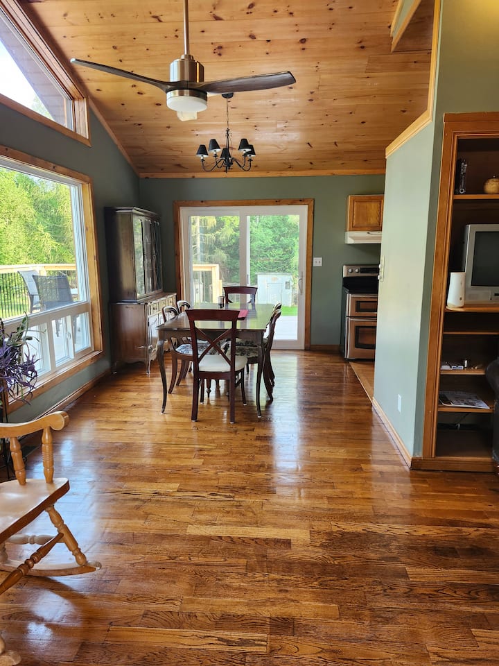 Townsend Lake Cottage - Ontario