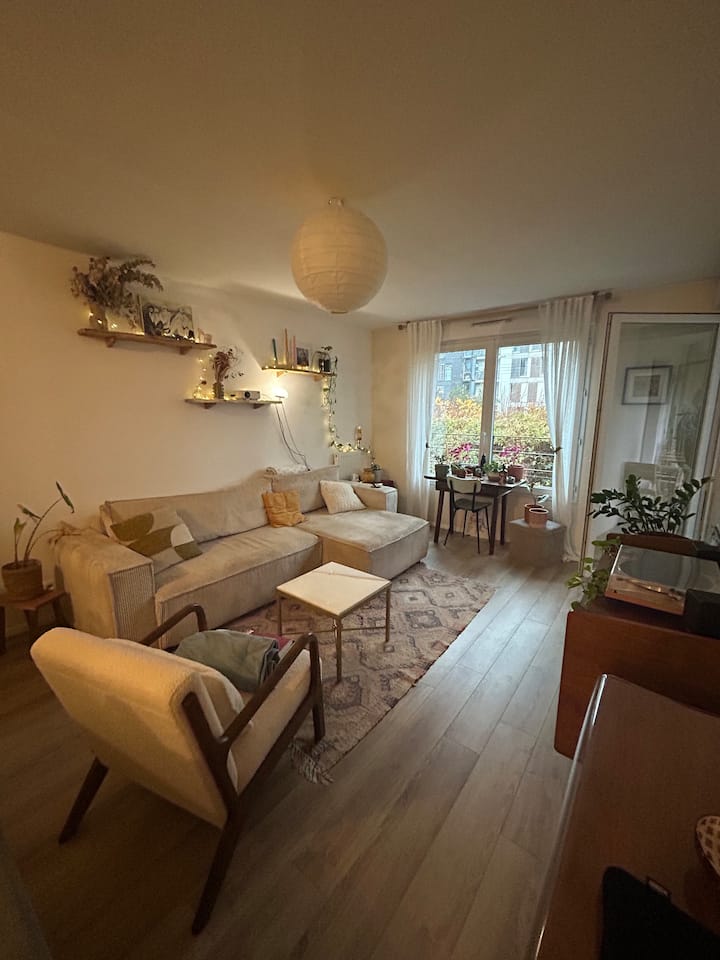 Appart Spacieux Avec Balcon - Suresnes