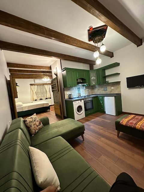 Top Airbnb: St.John’s Hill Peacock suites in İzmir