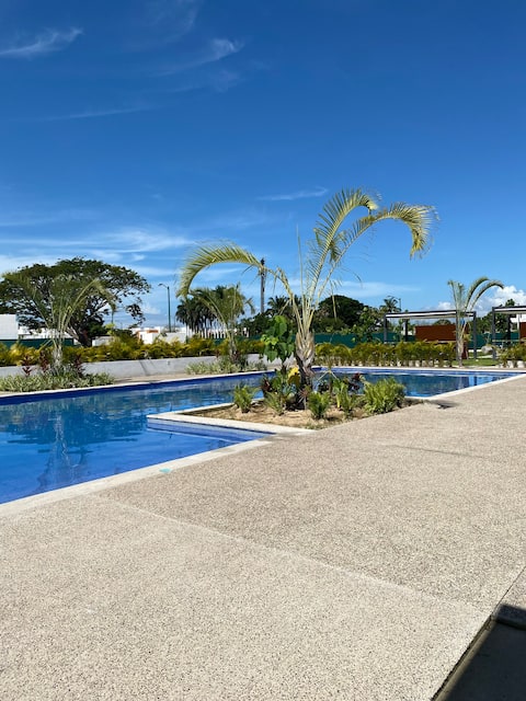 House with pool and garden - We accept pets!